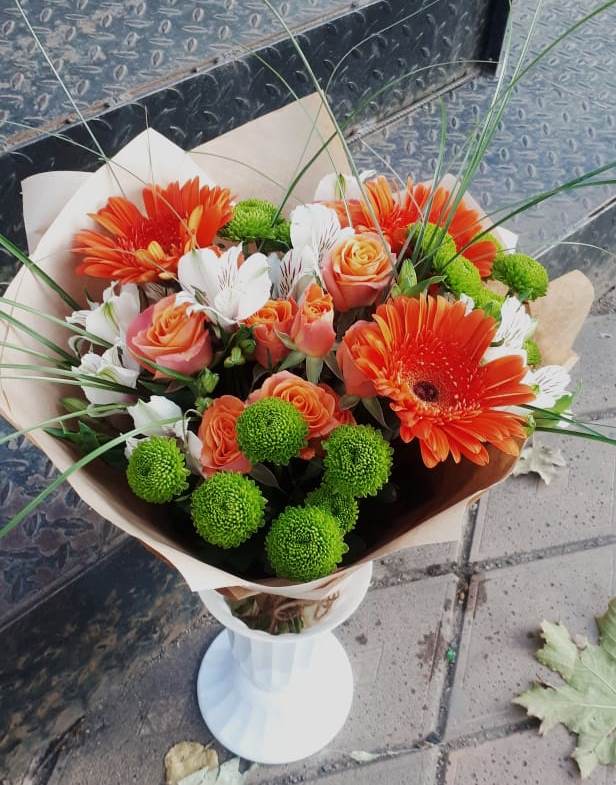 Букет цветов из: Герберы, Хризантемы, Альстромерии и Розы в Азове