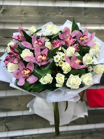 Букет цветов из: Розы и Хризантемы в Азове