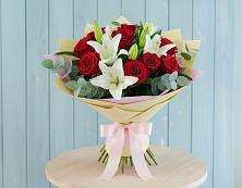 Букет цветов из:  Лилии и Розы в Азове