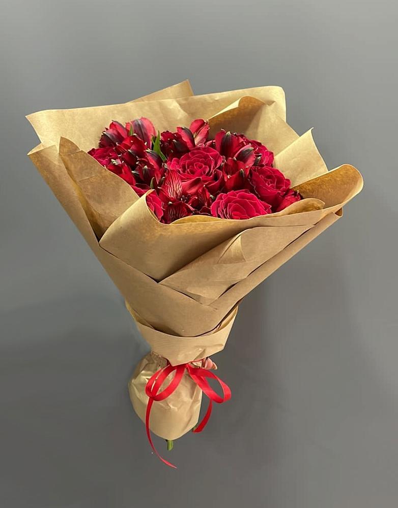 Букет цветов из: Альстромерии и Розы в Азове