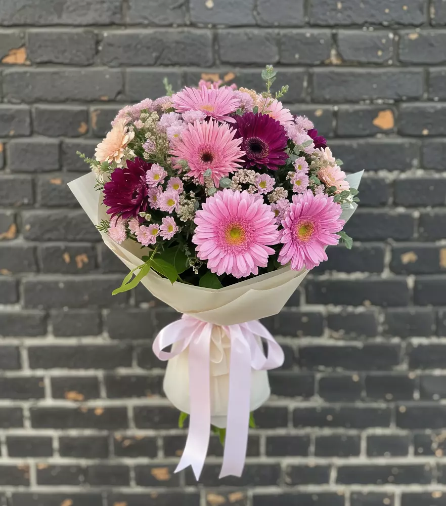 Букет цветов из: Герберы и Хризантемы в Азове