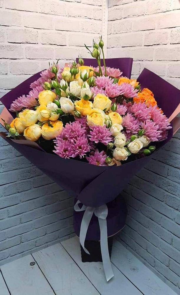 Букет цветов из: Хризантемы и Розы в Азове
