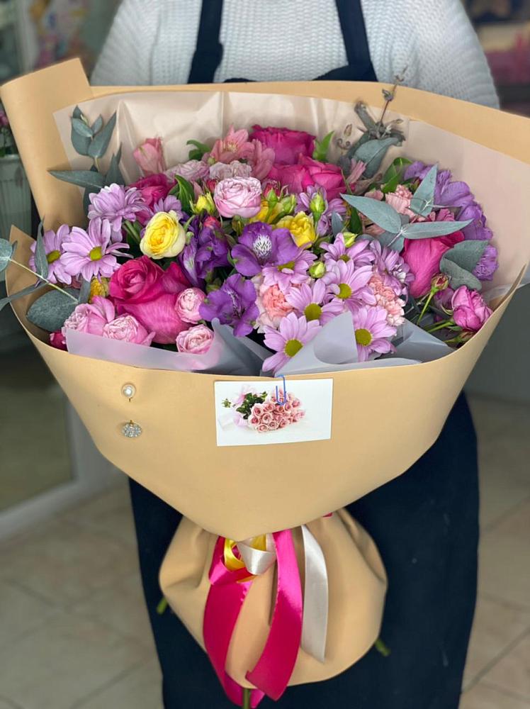 Букет цветов из: Хризантемы, Гвоздики и Альстромерии в Азове