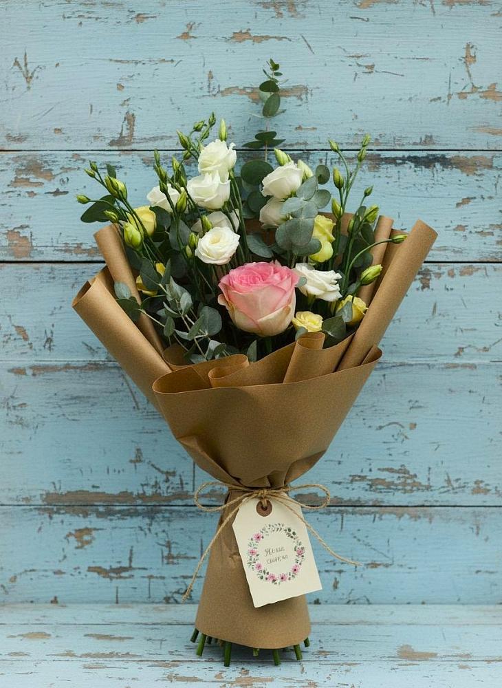 Букет цветов из: Розы и Лизиантусы в Азове