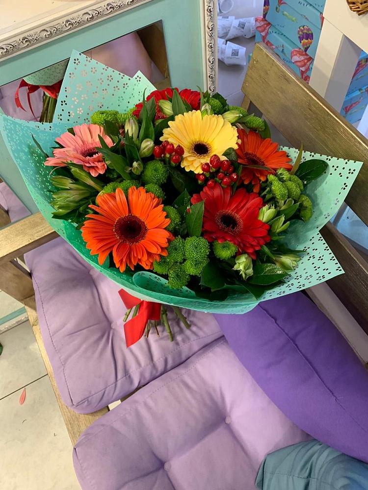 Букет цветов из: Герберы, Хризантемы и Альстромерии в Азове