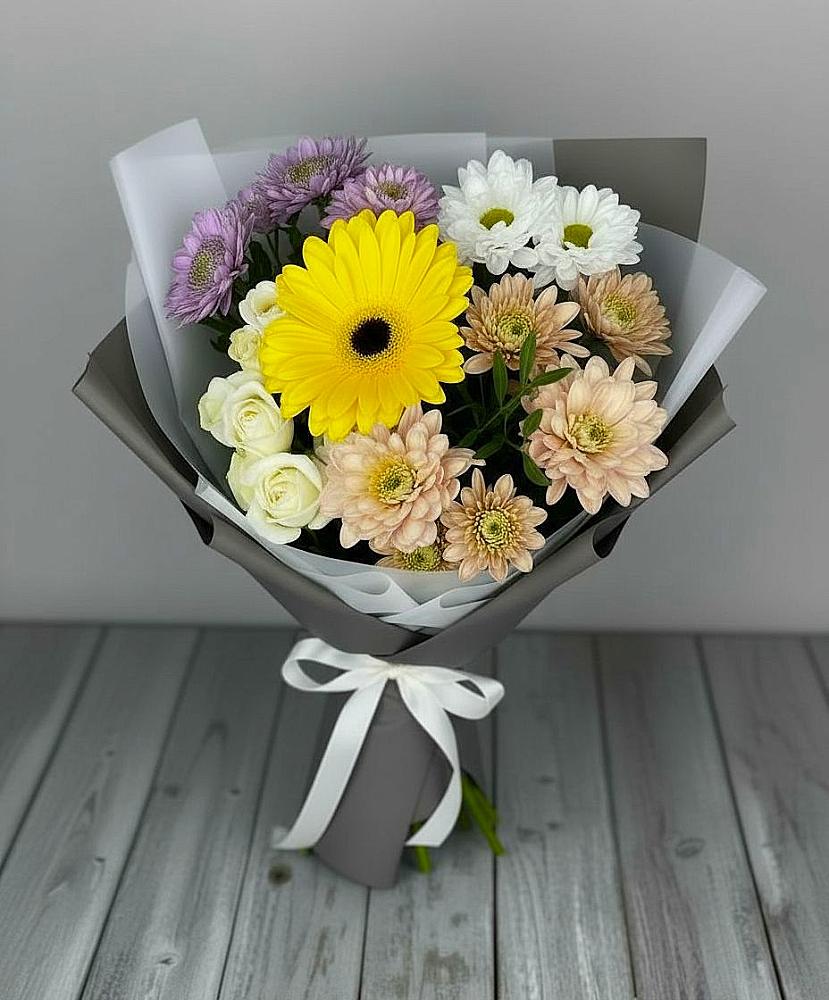 Букет цветов из: Розы, Герберы и Хризантемы в Азове