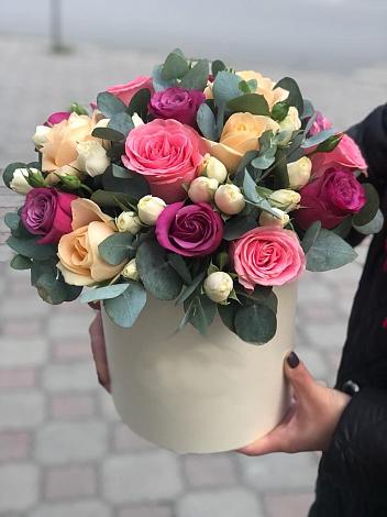Цветочная композиция из Розы в шляпной коробке в Азове