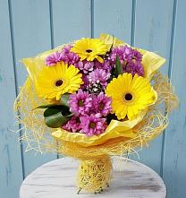 Букет цветов из:  Хризантемы и Герберы в Азове