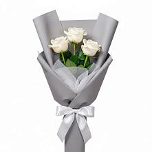 Букет 3 белые розы в Азове