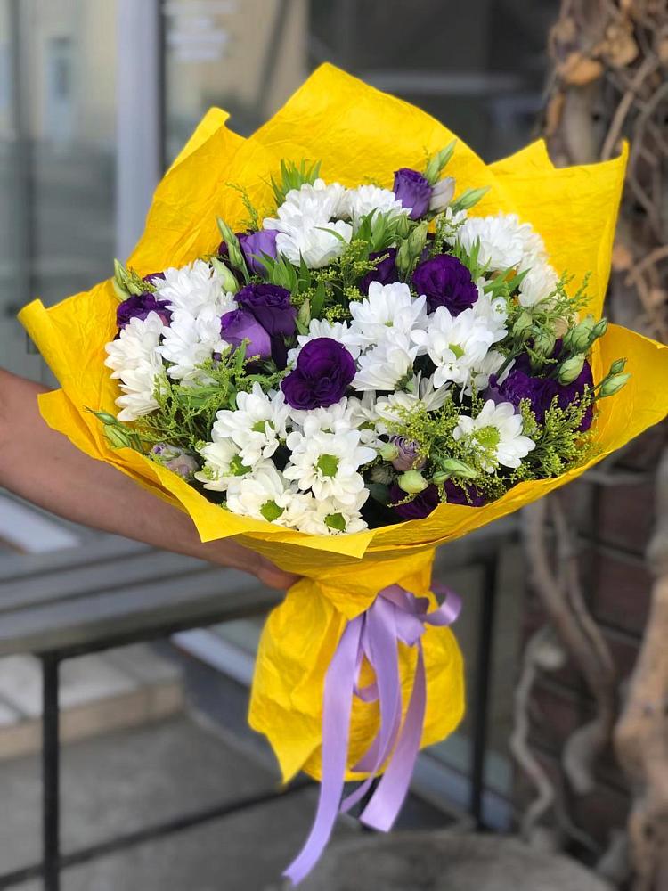 Букет цветов из: Ирисы, Хризантемы и Ромашки в Азове