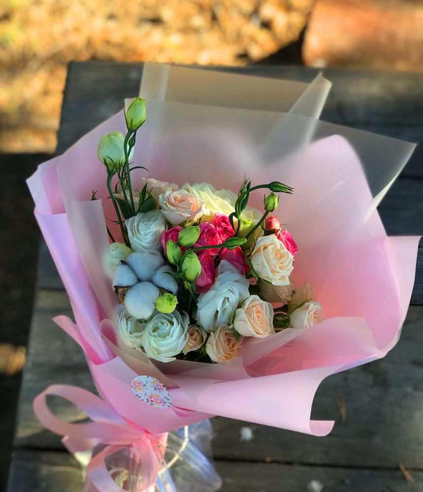 Букет цветов из: Розы и Лизиантусы в Азове