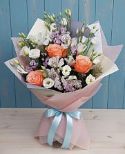 Букет цветов из:  Лизиантусы, Розы, Альстромерии и Гипсофила в Азове