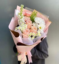 Букет цветов из:  Хризантемы и Розы в Азове