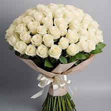 Букет 101 беля роза Белоснежка в Азове