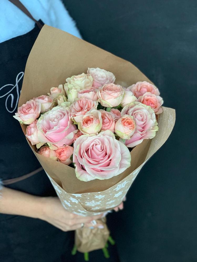 Букет цветов из: Хризантемы и Розы в Азове