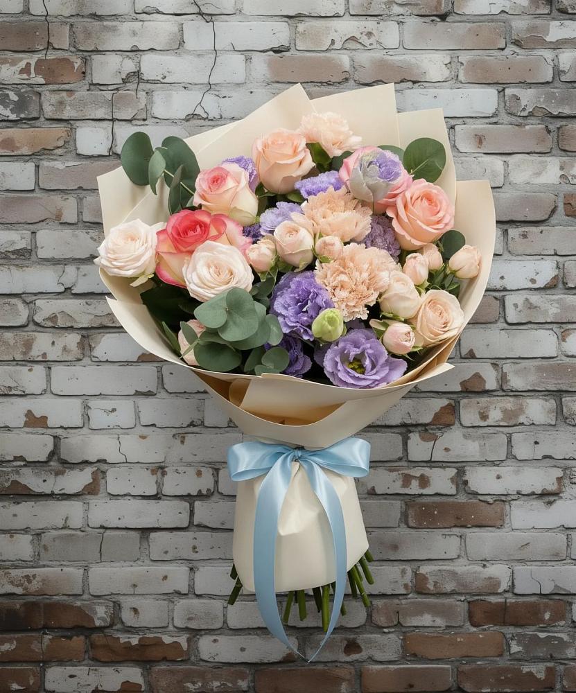 Букет цветов из: Розы, Лизиантусы и Гвоздики в Азове