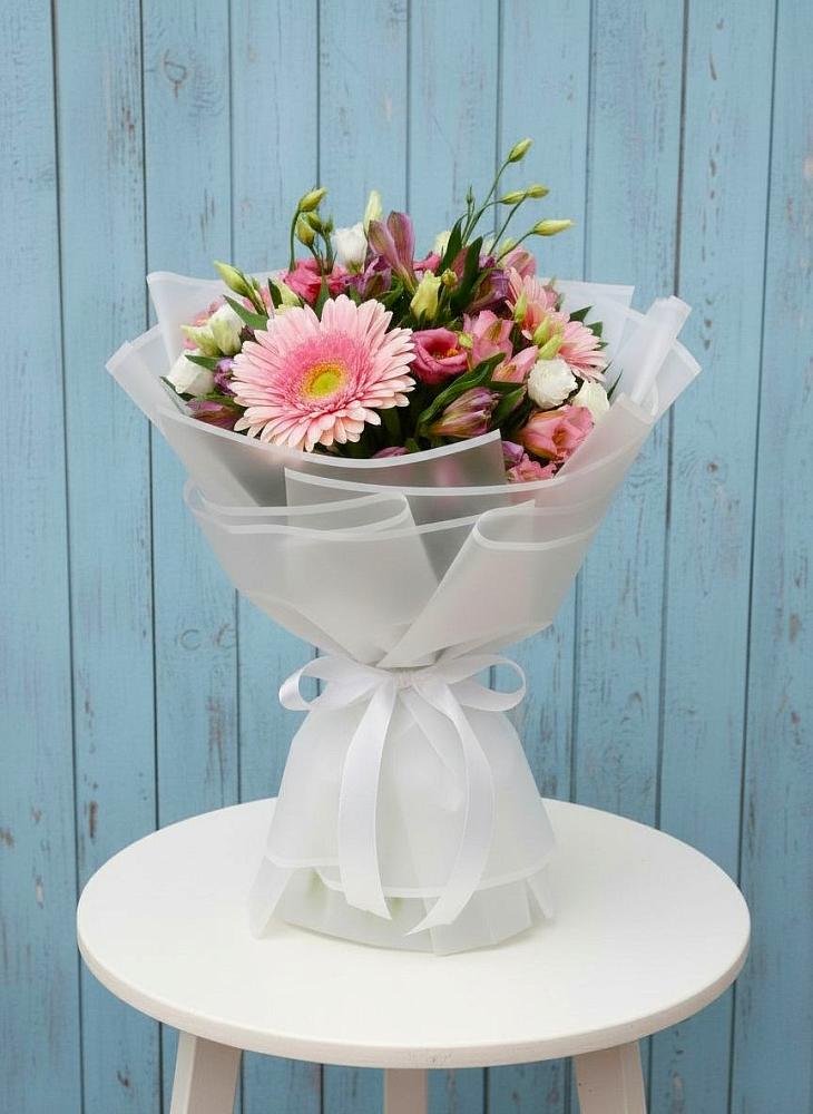 Букет цветов из: Герберы, Альстромерии и Лизиантусы в Азове