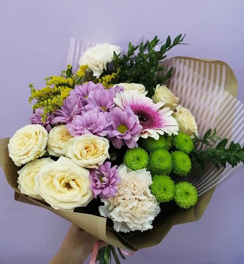 Букет цветов из: Хризантемы, Розы, Гвоздики и Герберы в Азове