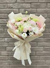 Букет цветов из:  Гвоздики, Розы, Лизиантусы и Хризантемы в Азове