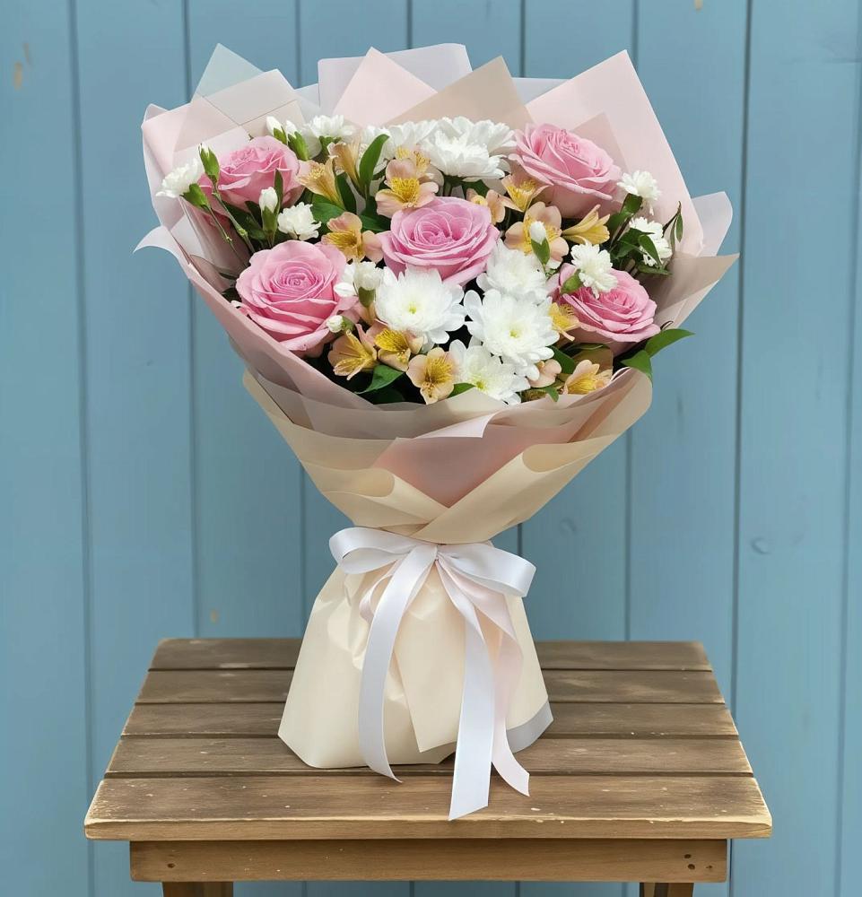 Букет цветов из: Гвоздики, Орхидеи и Розы в Азове