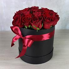 Цветочная композиция из Розы в шляпной коробке в Азове